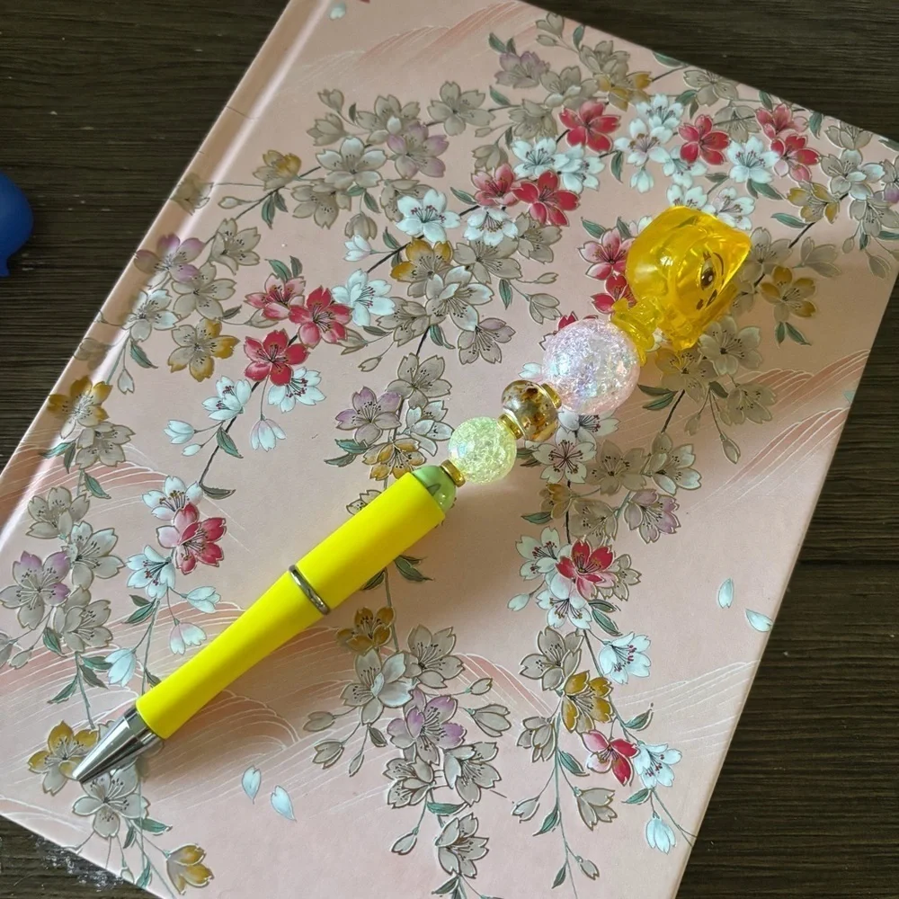 Disney Doorables: Star Wars: Rey yellow handmade beaded pen